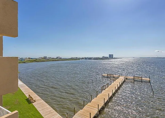 Compass Point Apartment