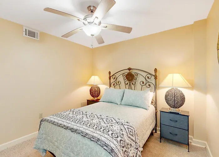 Apartment Compass Point