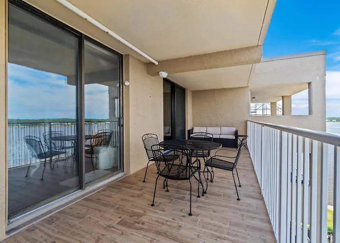 Compass Point Apartment