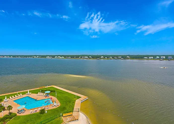 Compass Point Apartment *
