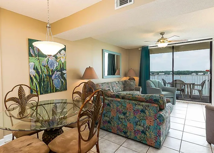 Apartment Compass Point