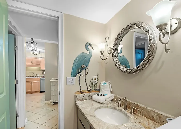 Compass Point Apartment *