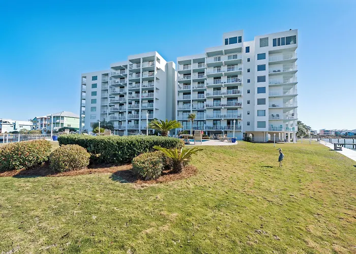 Compass Point Apartment *