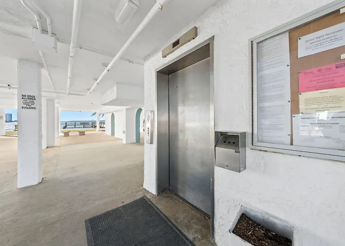 Compass Point Apartment *