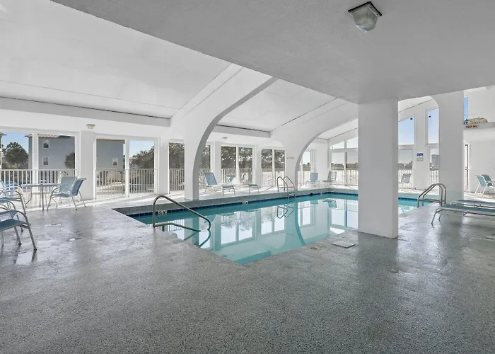 Compass Point Apartment *